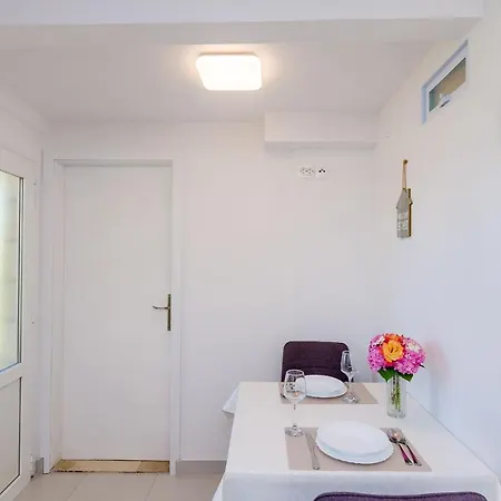 & Lino Guest house